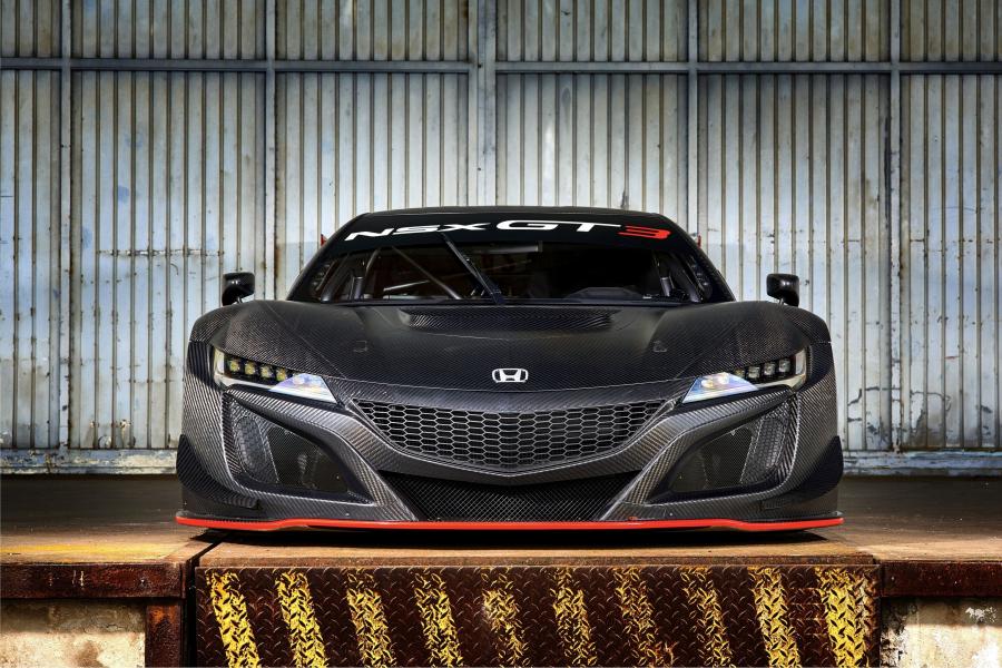  Honda NSX GT3 2017 года  (фото 10 из 16)